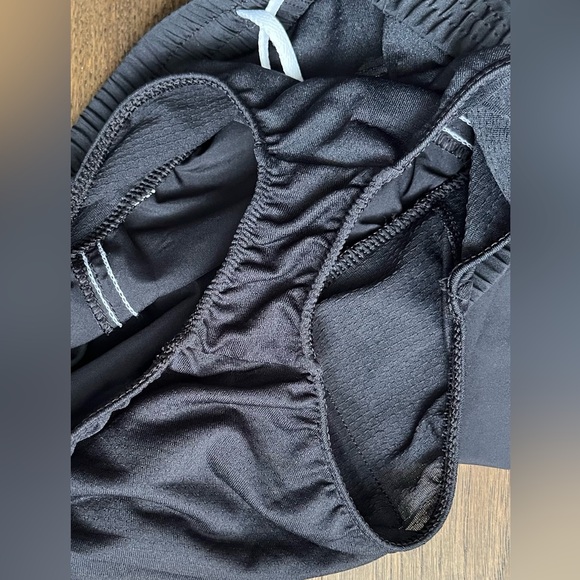 UNDER ARMOUR YOUTH Girls Running Shorts Black Reflective Trim Size YMD - Picture 7 of 9